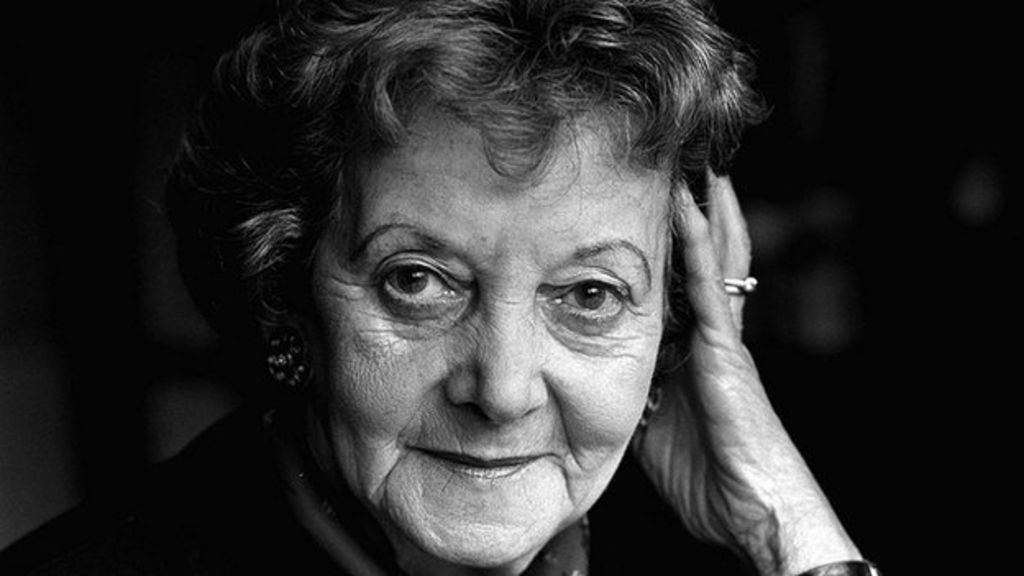 Helen Lewis: Belfast plaque for Holocaust survivor