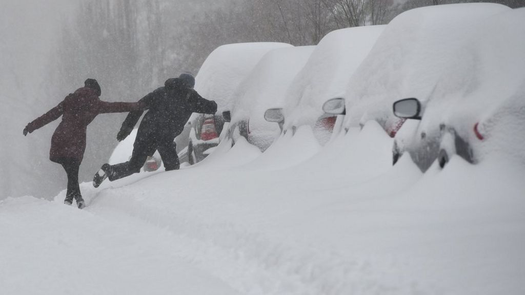 Us Snowstorm East Coast Struck By Mammoth Snowfall Bbc News