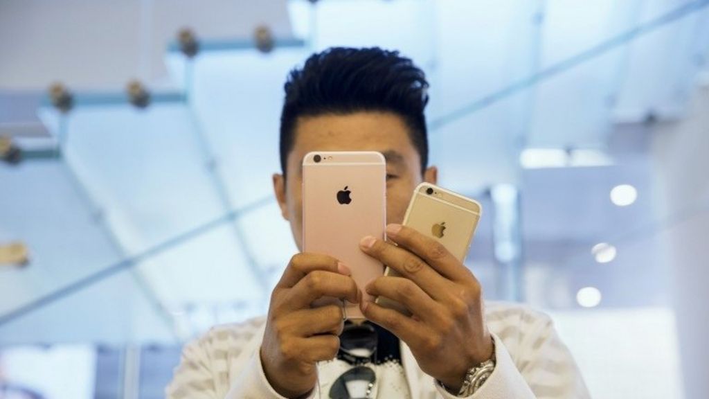 China shuts down two Apple services