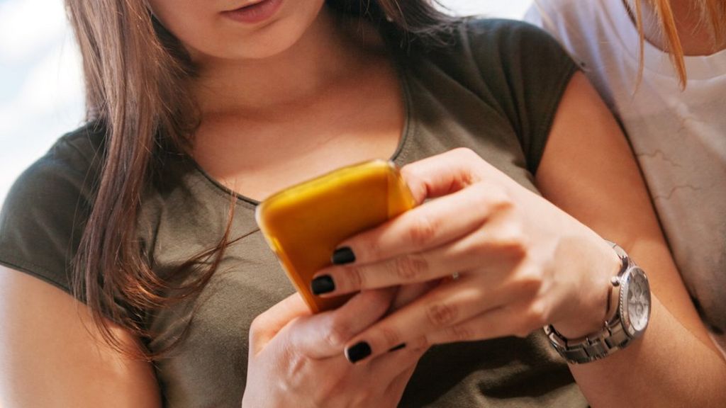 Social media 'outstrips TV' as news source for young people