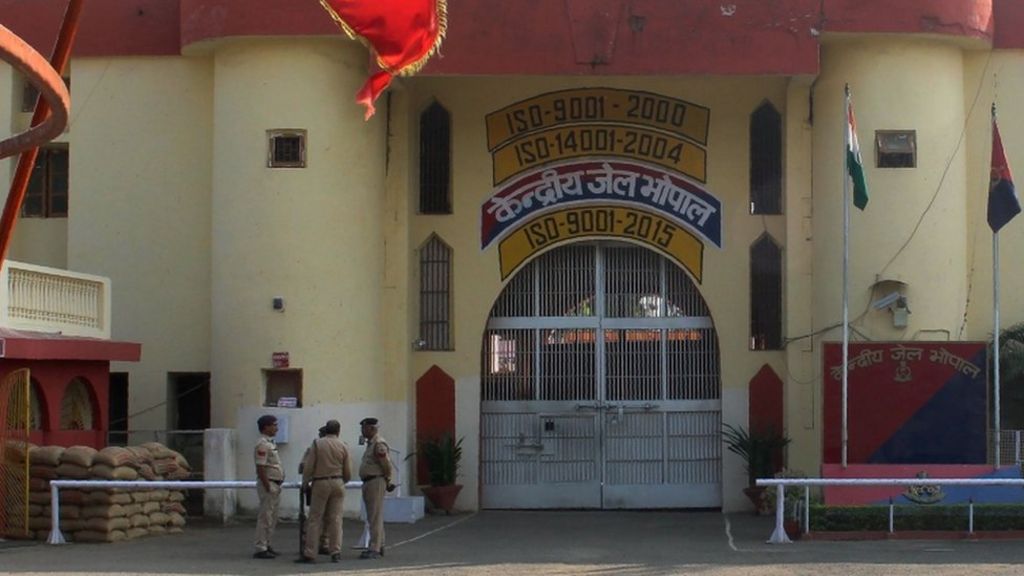 India police under fire over prisoner killings - BBC News