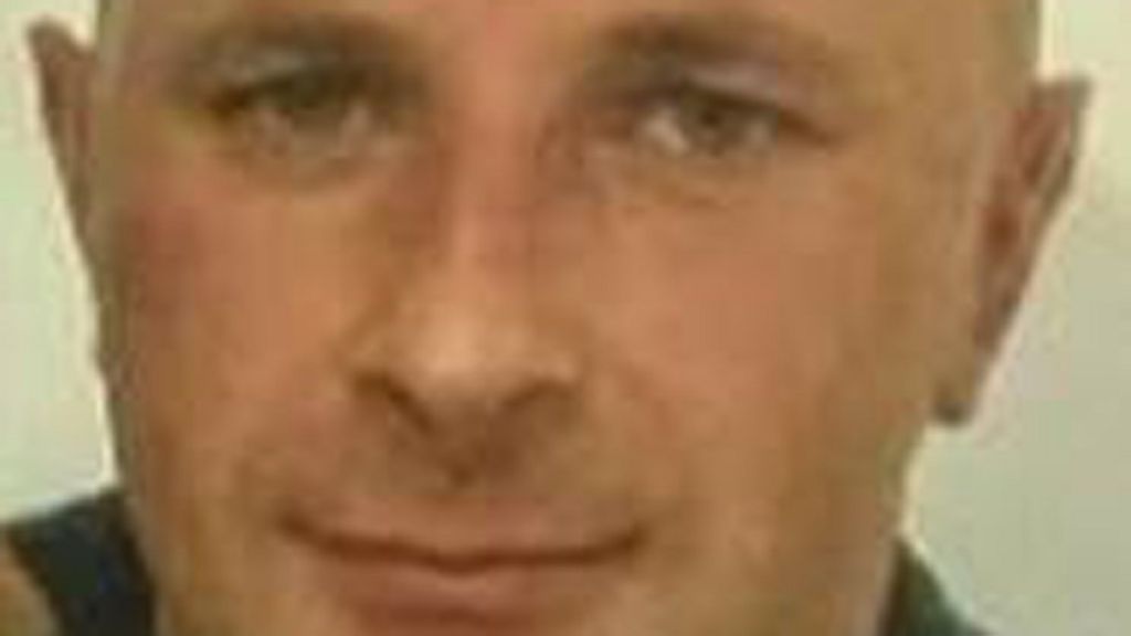 Man jailed for life over 'savage' Bolton street murder - BBC News