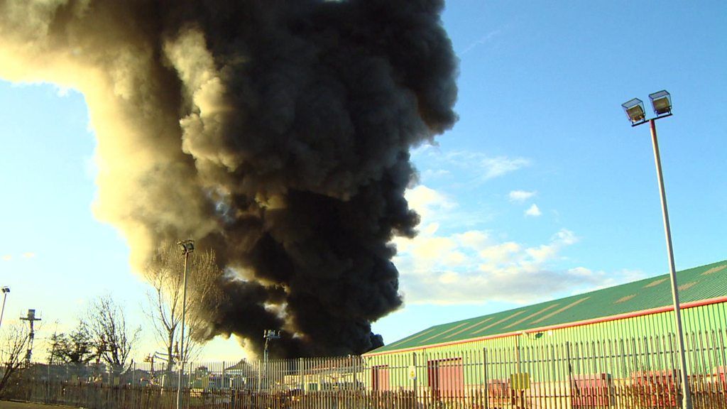 Column of smoke towers above Glasgow
