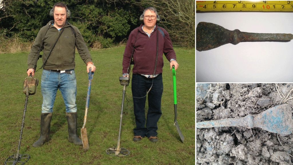 Metal detector men find Bronze Age site