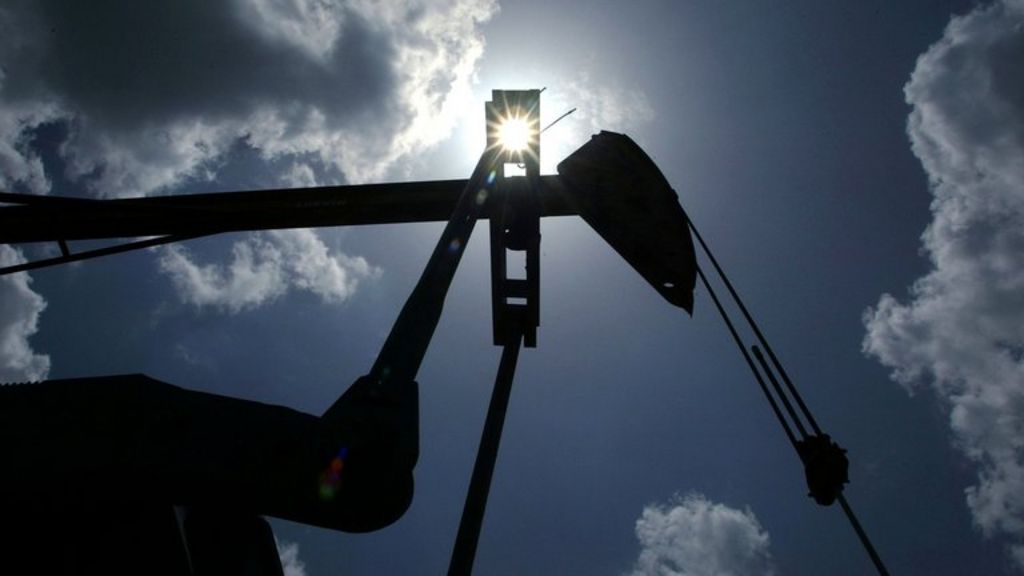 Oil glut 'threatens price recovery'