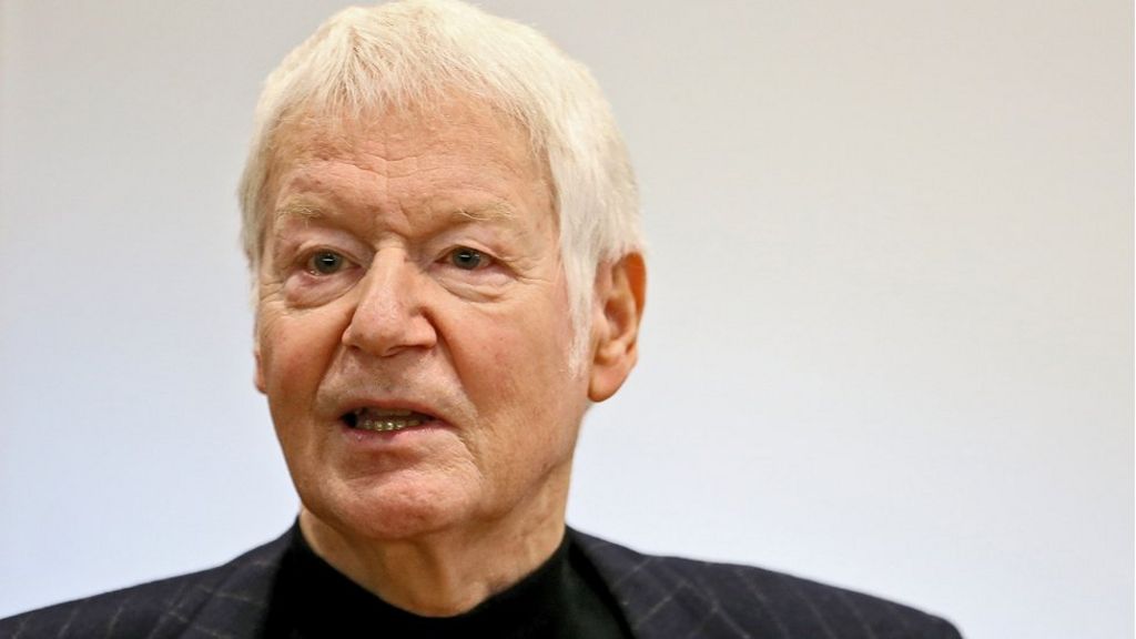 German chain store tycoon Schlecker in fraud trial with family