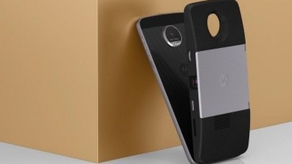 Lenovo shows "snap-on" Mods for Motorola phones