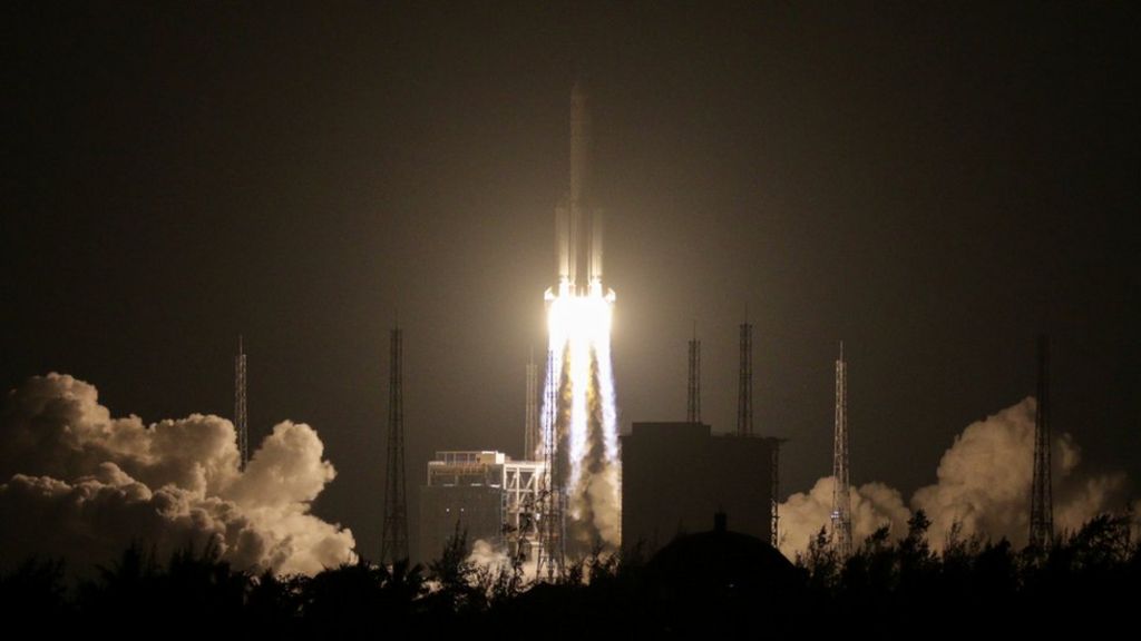 Big Chinese rocket makes maiden flight