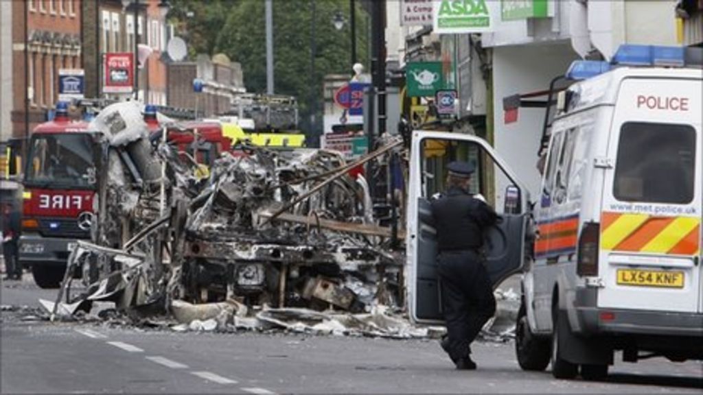 London riots Met Police launch major investigation BBC News