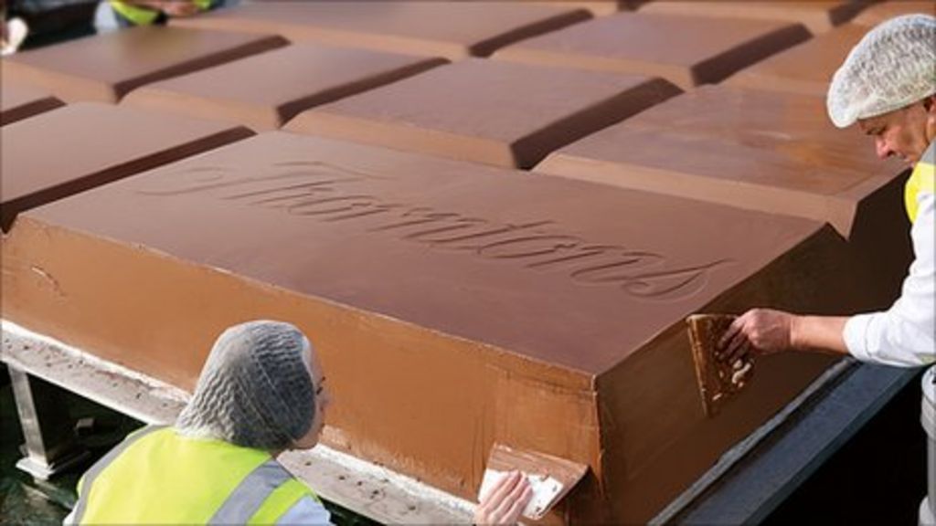 World's largest chocolate bar made in Derbyshire BBC News