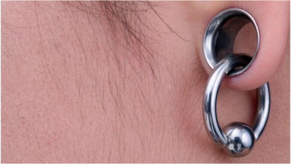 Ear stretching Why is lobe 'gauging' growing in popularity? BBC News