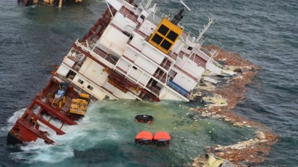 stern-of-wrecked-cargo-ship-sinking-off-new-zealand-bbc-news