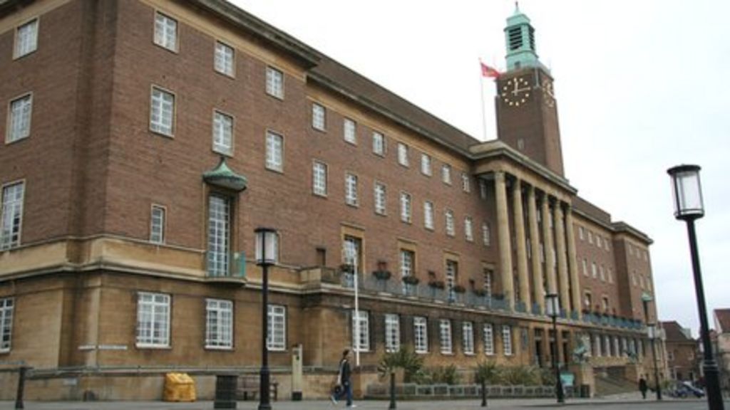 Norwich council gives staff £150 for clothes BBC News