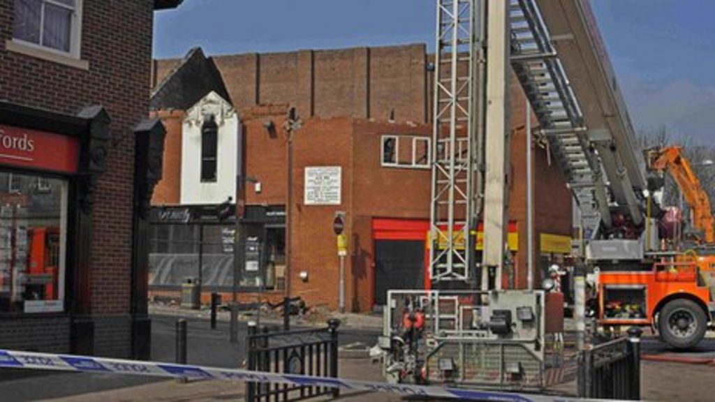 Fire closes Cleveland Street in Chorley town centre BBC News