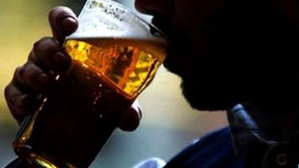 Scottish drink-drive limit ’to be lowered’ - BBC News
