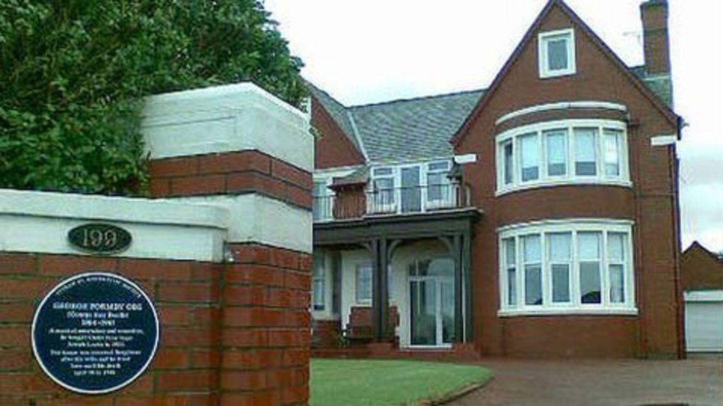 Formby's last house at St Annes gets blue plaque BBC News