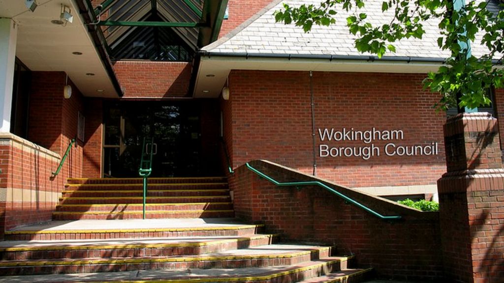 Wokingham borough councillors will get board payments BBC News