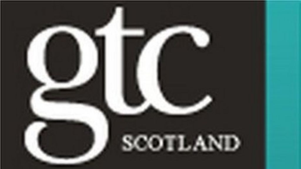 Moray teacher faces pupil knife hearing - BBC News