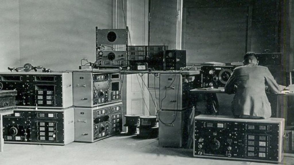 The teenage radio enthusiasts who helped win World War II - BBC News