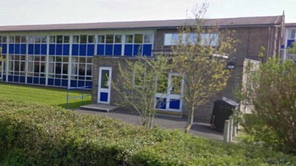 Daytime break in at Sturminster Newton High School BBC News