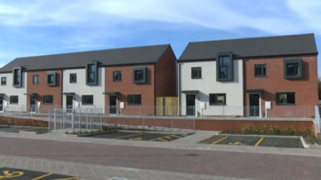 First tenants move into Grimsby's Orchard Drive BBC News