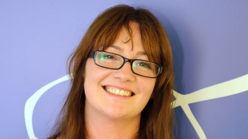 Debut Novelist Eimear Mcbride Wins First Goldsmiths Prize Bbc News 