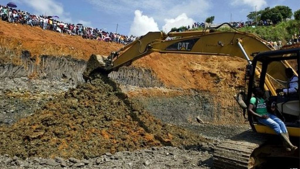 Colombia Mine Collapse: Diggers Brought In To Search - BBC News