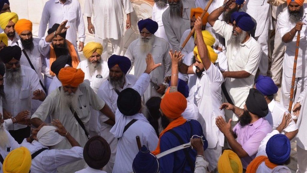 India Sikh Groups Clash At Golden Temple Bbc News 6091