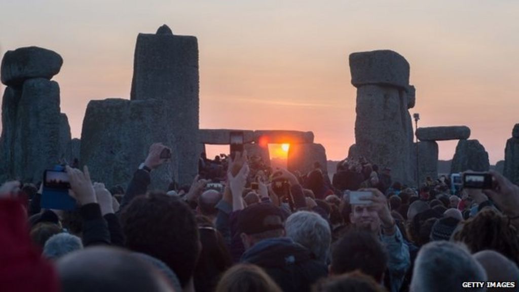 Summer solstice celebrated at Stonehenge BBC News