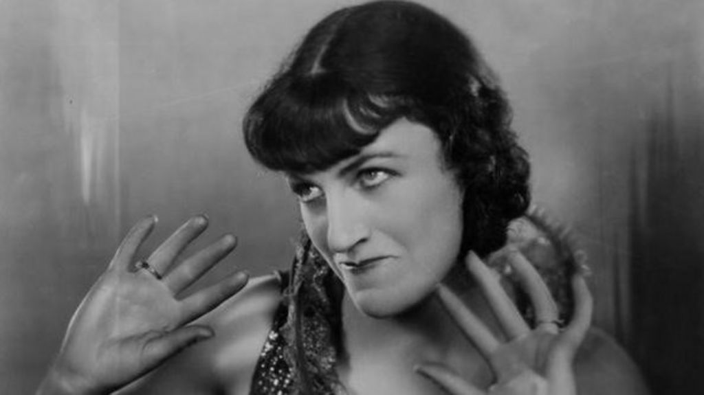 Gracie Fields: Rochdale statue to be unveiled