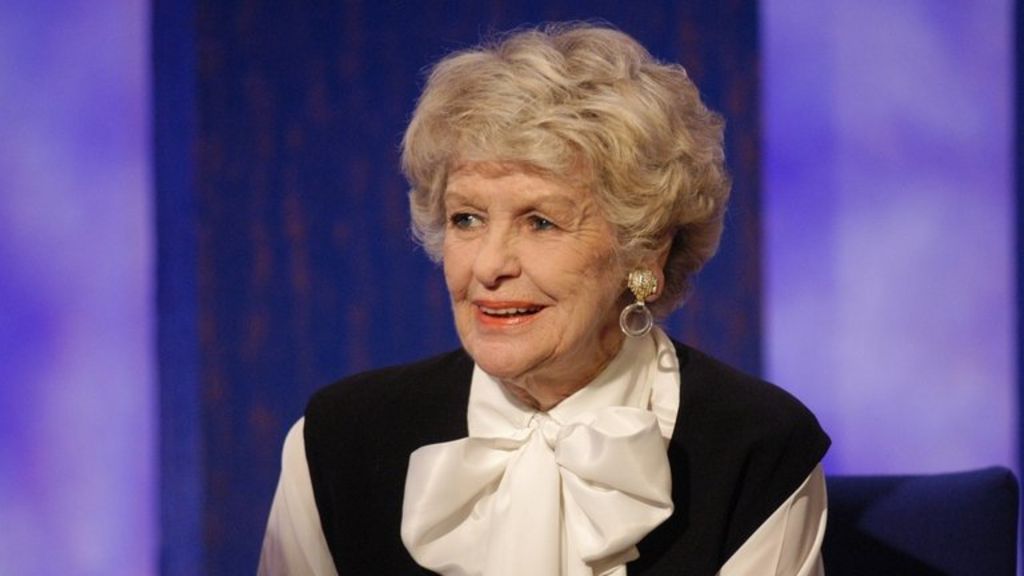 Broadway Legend Elaine Stritch Dies In Michigan Bbc News