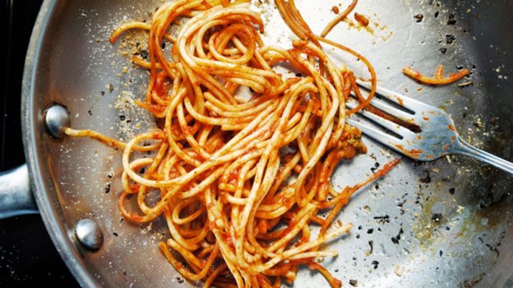 Is reheated pasta less fattening? BBC News