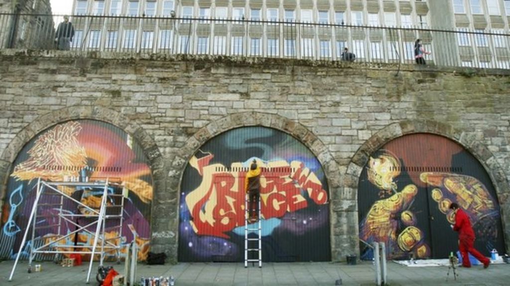 Scotland's largest graffiti art project under way in Edinburgh BBC News