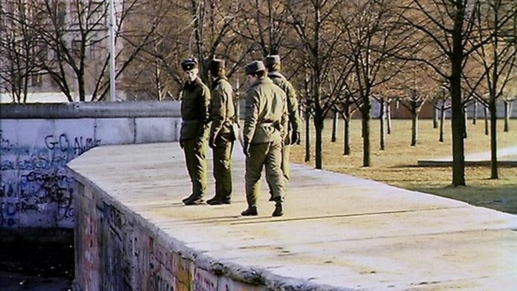 Berlin Remembering the wall BBC News