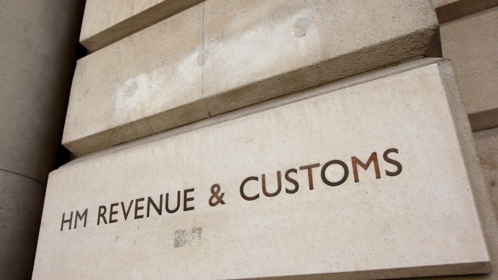Fears over hundreds of tax office jobs