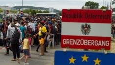 Migrants at the crossing between Austria and Hungary near Heiligenkreuz, 19 Sept