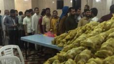 Image posted by Indian consulate in Jeddah showing Indian nationals queuing for food