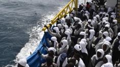 Migrants wait aboard rescue ship 