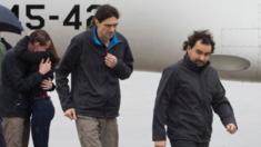 Antonio Pampliega (left), Jose Manuel Lopez (centre) and Angel Sastre, arrive at the military airport in Madrid (08 May 2016)