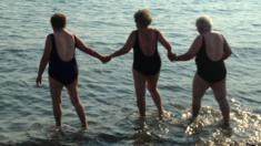 Iolanda, Erminia and Armida paddling in the sea