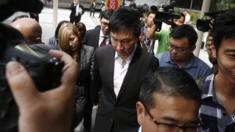 Pastor Kong Hee enters court in Singapore (21 Oct 2015)