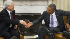 US President Barack Obama shakes hands with Vietnamese Communist Party General Secretary Nguyen Phu Trong