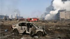 A damaged police car is seen at the site of the massive explosions in Tianjin (13 August 2015)