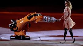 Amy Purdy performing with KUKA robot