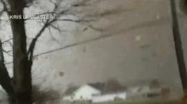 Tornado approaches