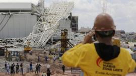 The collapsed crane