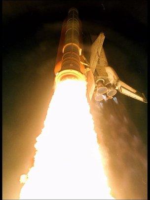Imagen del lanzamiento de un cohete de la NASA