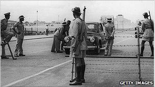 Sri Lanka roadblock in 1958