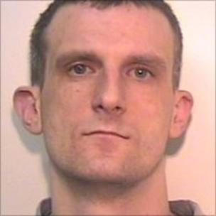 Image caption Anyone who sees Williams should call 999, police said - _52533455_wanted-johnpaulwilliams