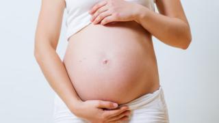 Mujer embarazada _91765040_reproduccion_thinkstock2.jpg